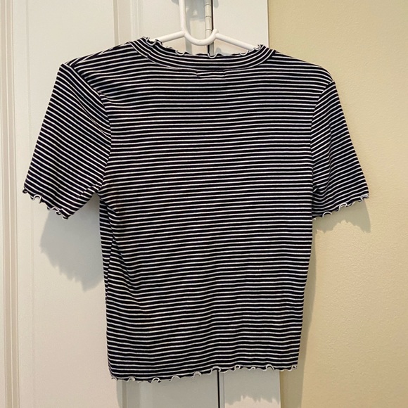 striped lettuce edge top - Picture 3 of 3